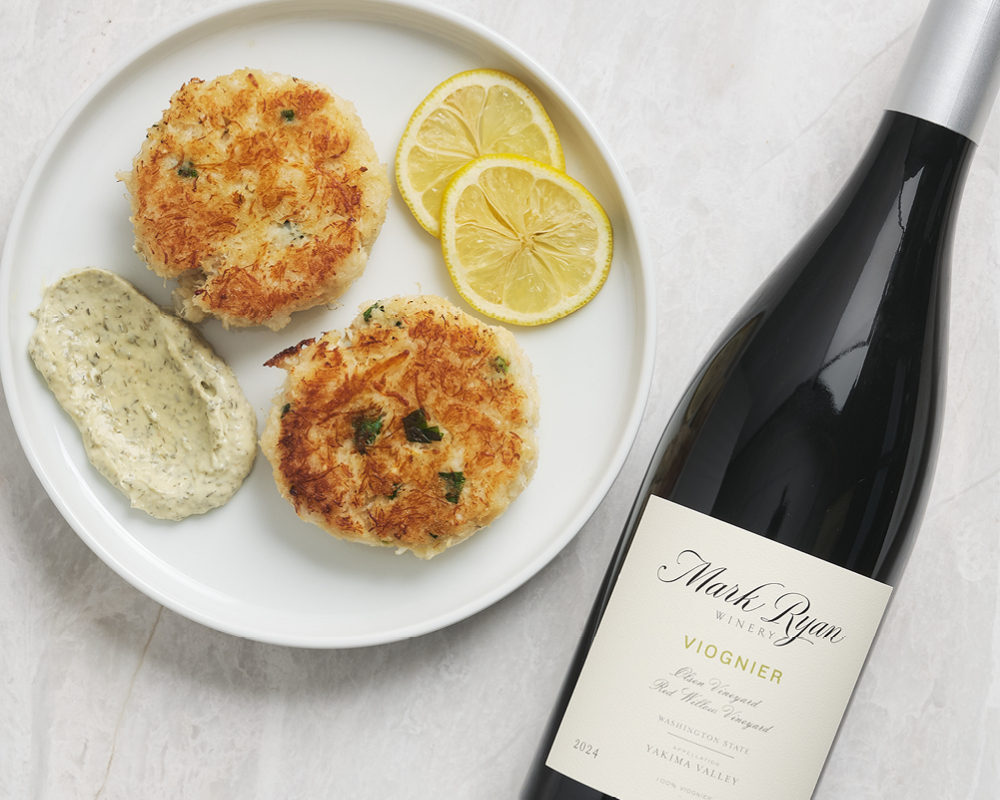 Crab cakes with wine